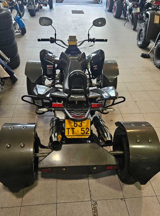 Moto 4, dois lugares 300 cc com cerca de 1000 km em muito bom estado