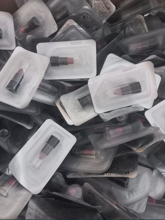 Zestaw 10 szt mini szminki szmineczki małe pomadki Avon