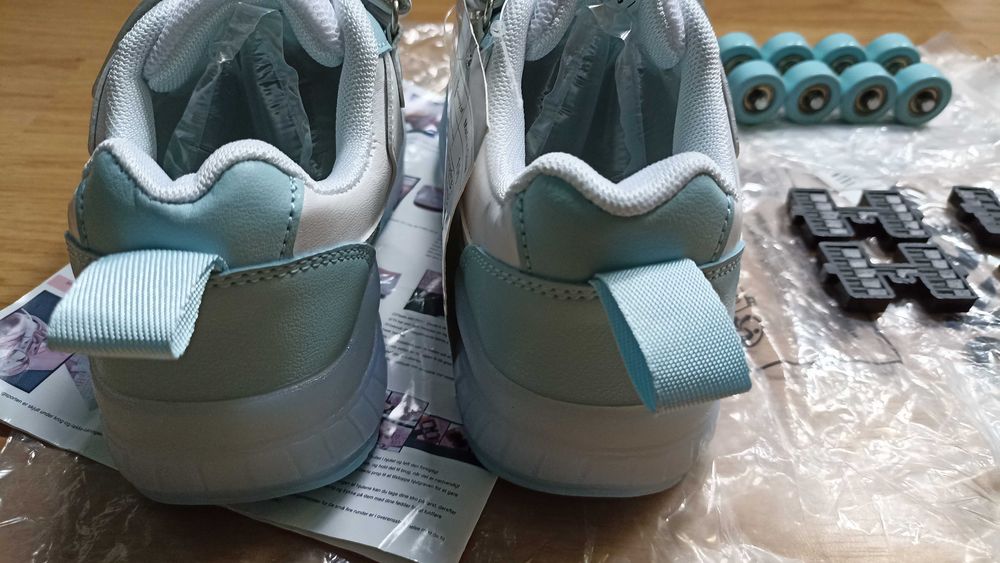 Nowe butorolki 34 buty na kółkach świecące