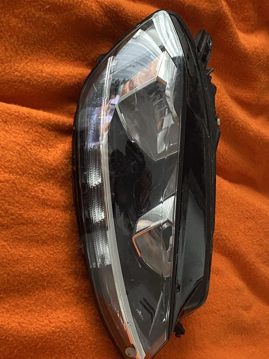 Фара права  в хорошому стані