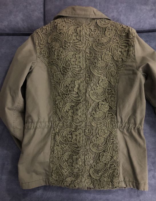 Жіноча весняна куртка