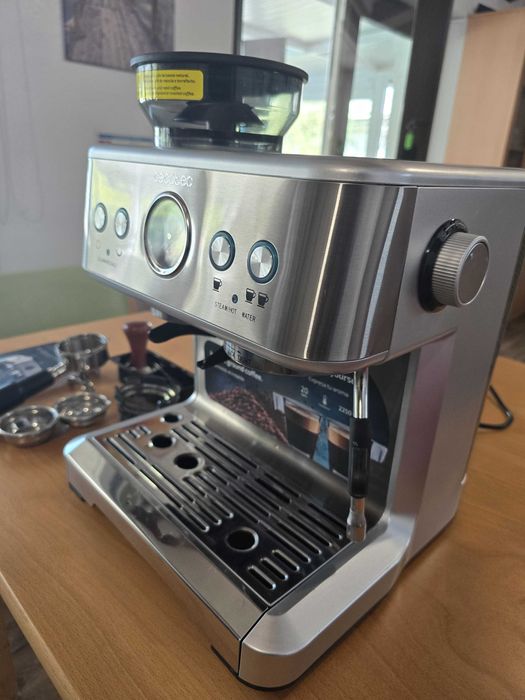 Máquina de café com moinho