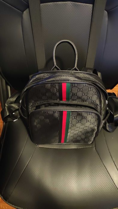 Mochila Preta Unisex - Como nova