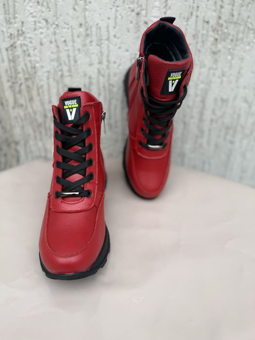 Чоботи жіночі шкіряні нові