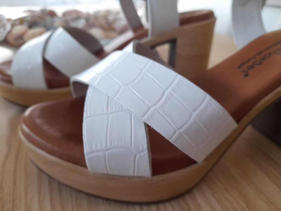 Sandálias/Sapatos Calçado Guimarães, tamanho 37, como novas