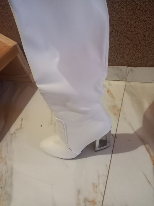 Білі чобітки осінні