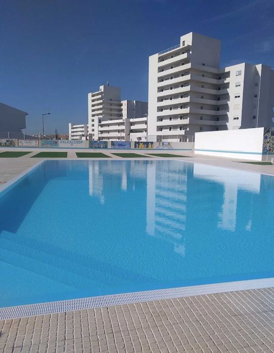 Moradia T2 em Condomínio Fechado Piscina, Segur. 24h e a 2min da Praia