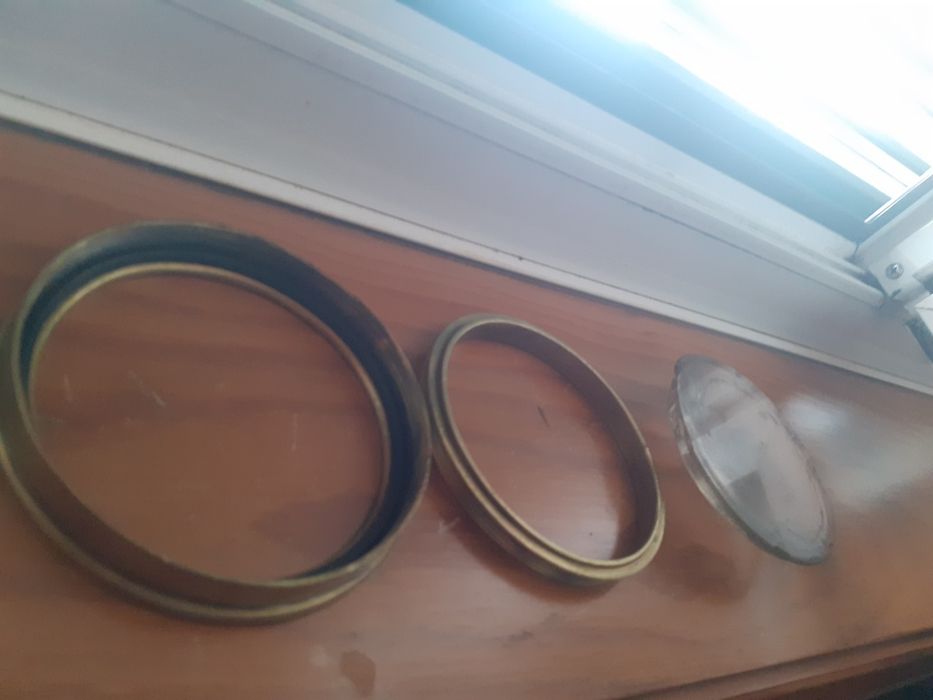 Peça em latão com vidro olho de boi para Lampião antigo diâmetro 10cm