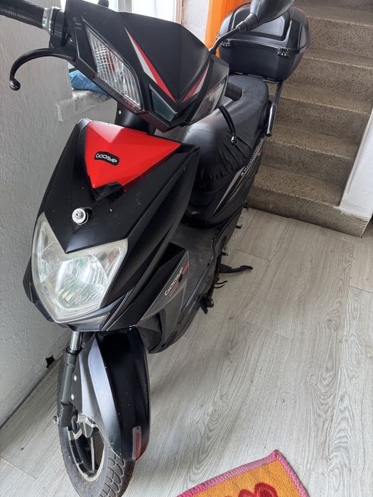 Scooter goose five 50 bom estado documentos em dia Arranque facil