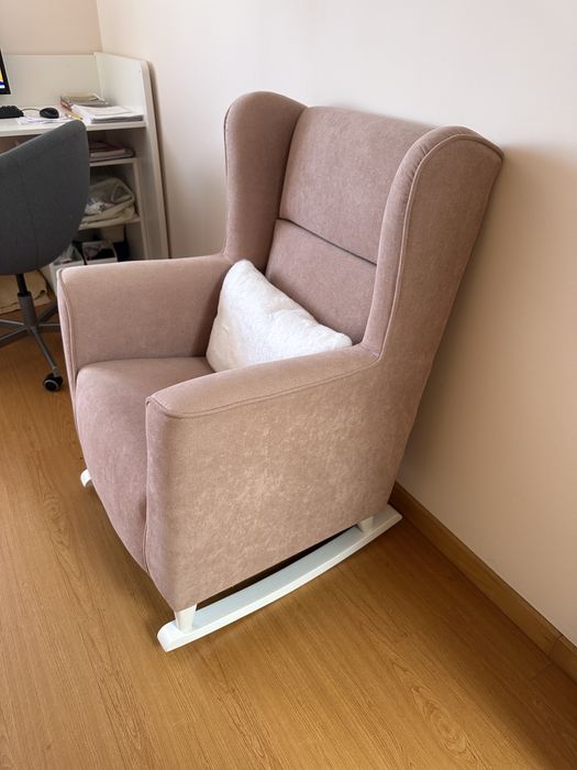 Sofá rosa para quarto de menina novo