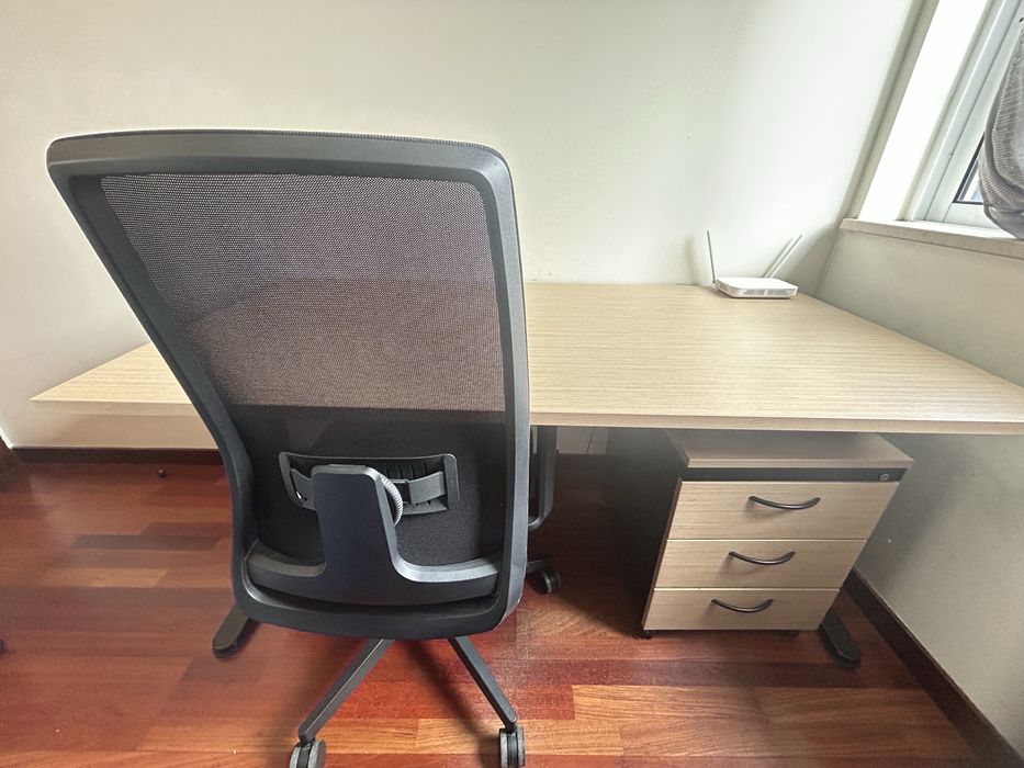 Secretária para escritório