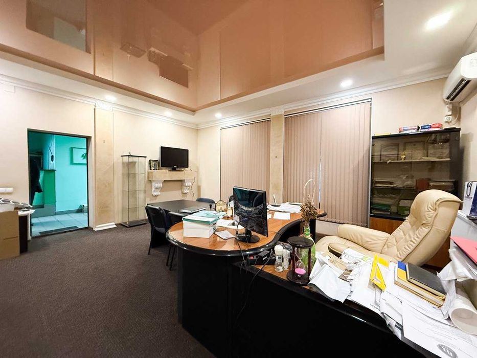 Продам виробничо-складське приміщення в м.Калуш з укриттям 983м2