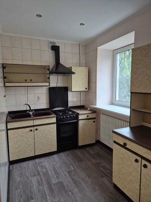 Продам 1 к кв Холодная гора 43 кв м Юрия Паращука дом 4 с ремонтом