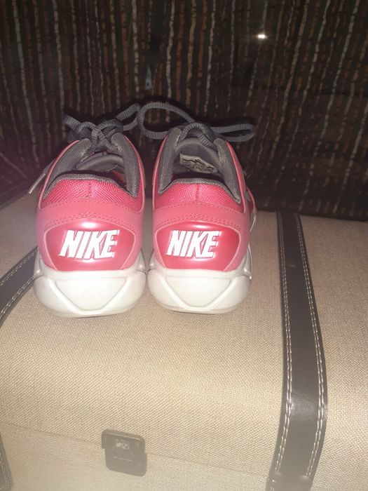 Sapatilhas  cor de rosa e cinza Nike