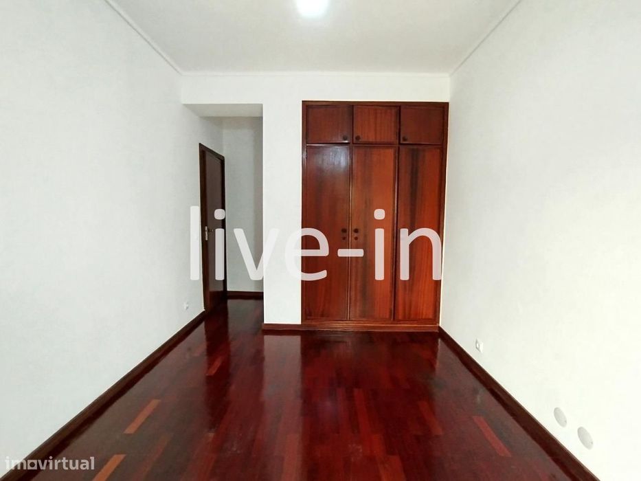Apartamento T3 junto à Escola Mário Sacramento