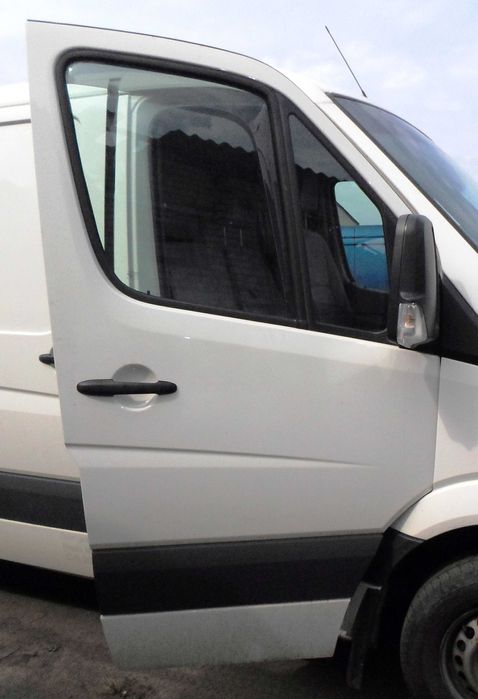 Двері Задні  Передні ліві праві Фольксваген Крафтер/Спринтер 906