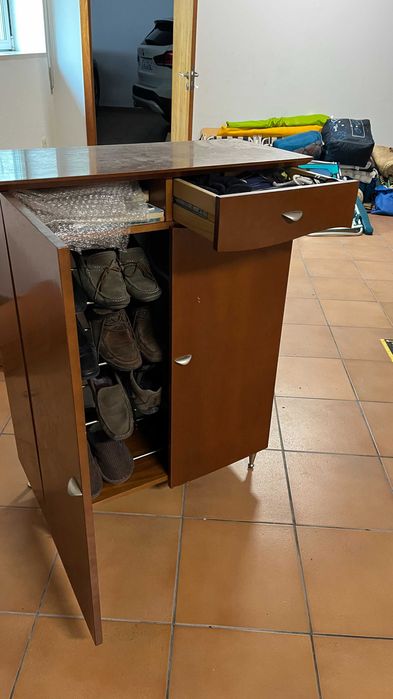 Sapateira em cerejeira