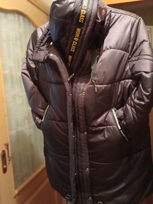 Зимняя куртка с капюшоном