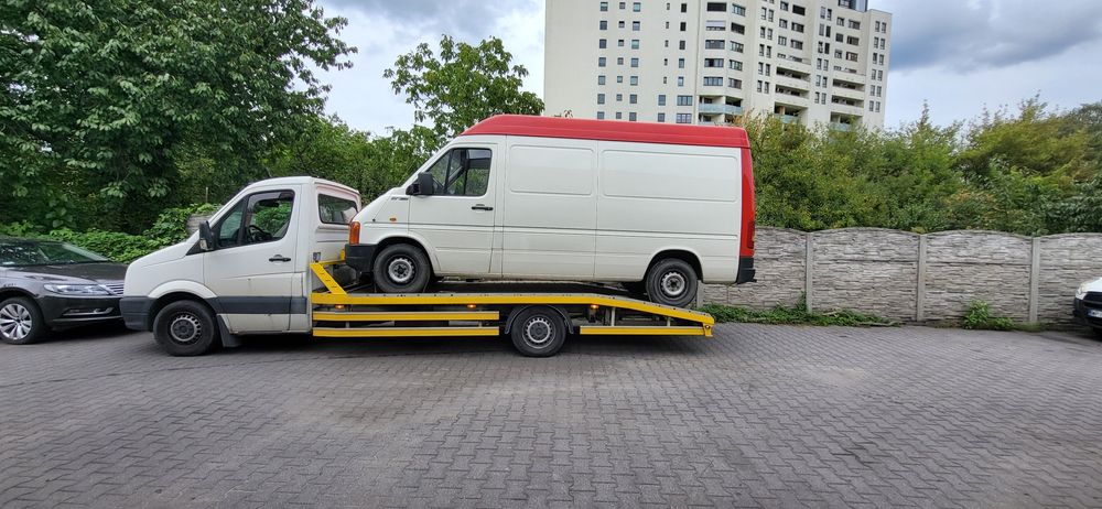 Pomoc drogowa, holowanie, laweta, transport, rozładowany akumulator.