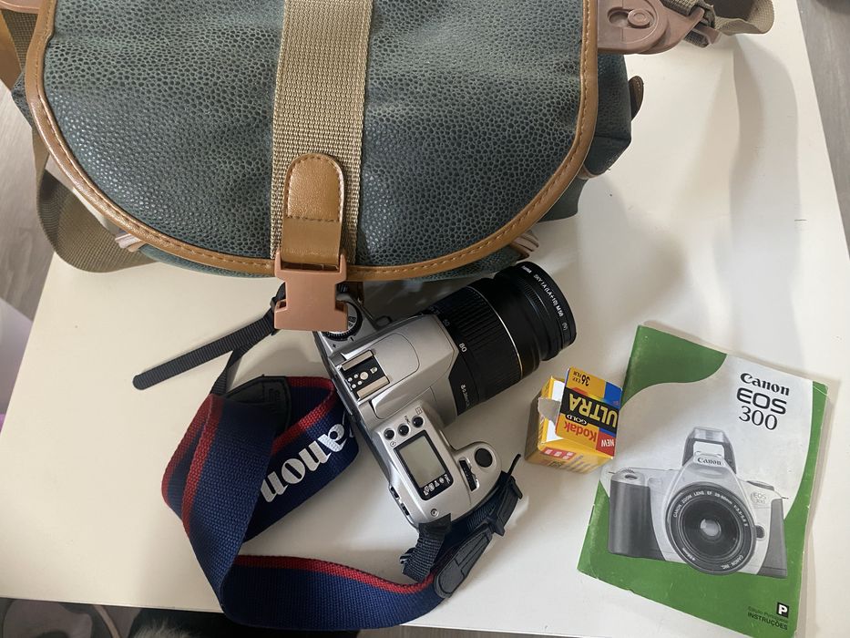 Canon EOS 300 analogica com bolsa e livro de instrucoes original