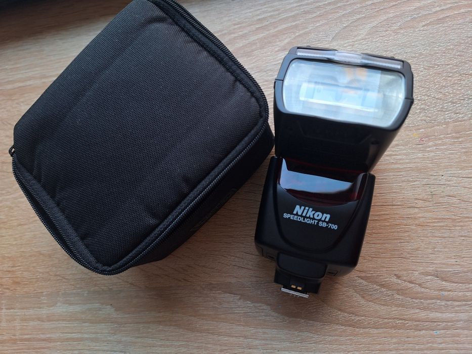 Спалах Nikon SB-700