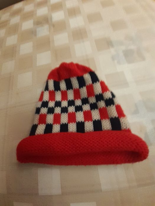 Шапочка трикотажная с орнаментом, р. 56.