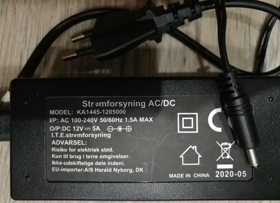 Блоки живлення та кабелі