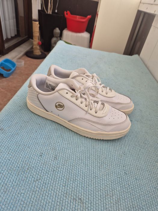 Sapatilhas Nike brancas, tamanho 40.