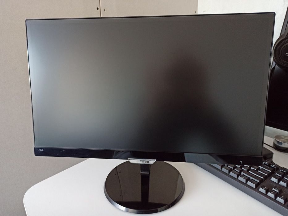 Стильный IPS монитор 23" Philips 237E7Q — Безрамочный / HDMI / Full HD