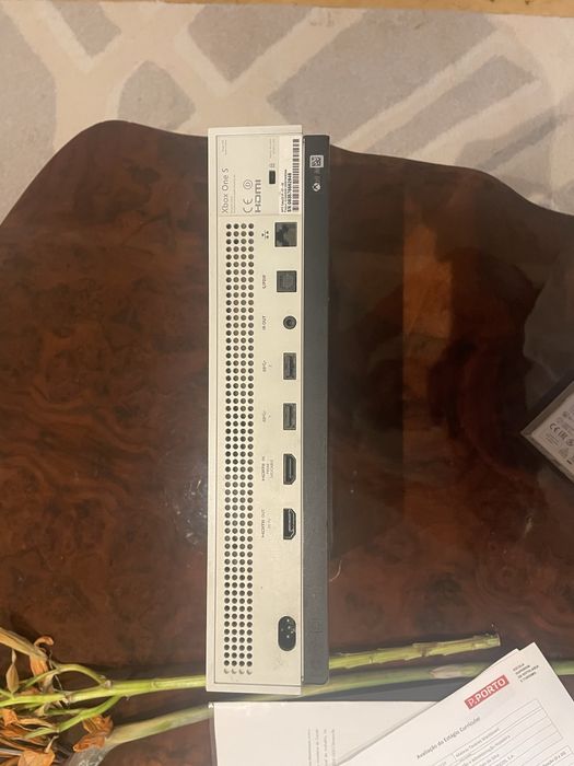 Xbox One S (2016) – 1TB – Sem comandos