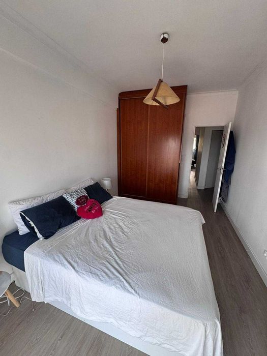 Quarto p/ Casal em Alhandra c casa de banho privativa e marquise