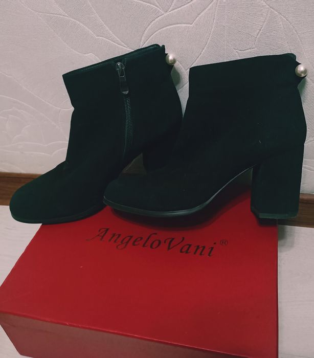 Натуральные замшевые полусапожки / ботинки / ботильоны размер 38