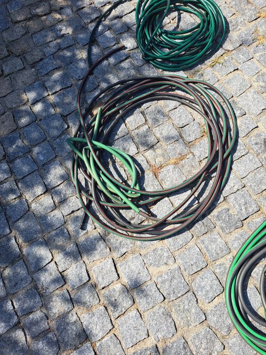 Lote Completo de Material de Rega – Mangueiras, Aspersores e Acessórios