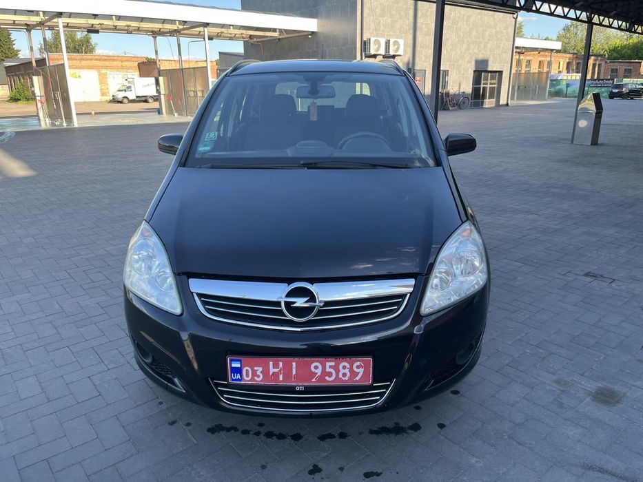 Opel Zafira.               .