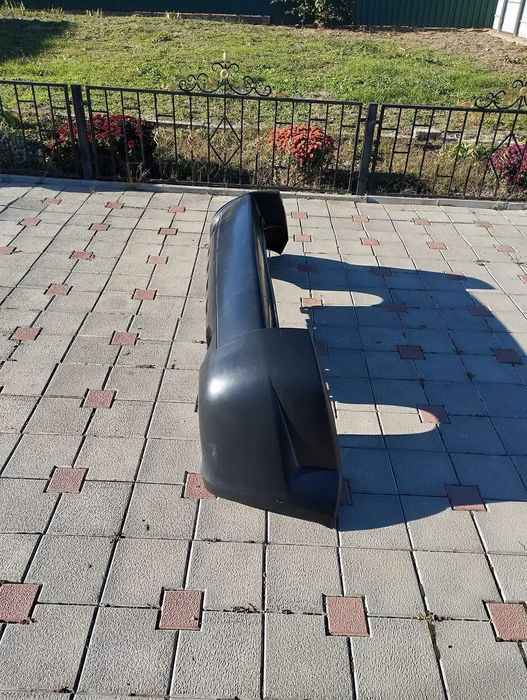 Продам бампер задній