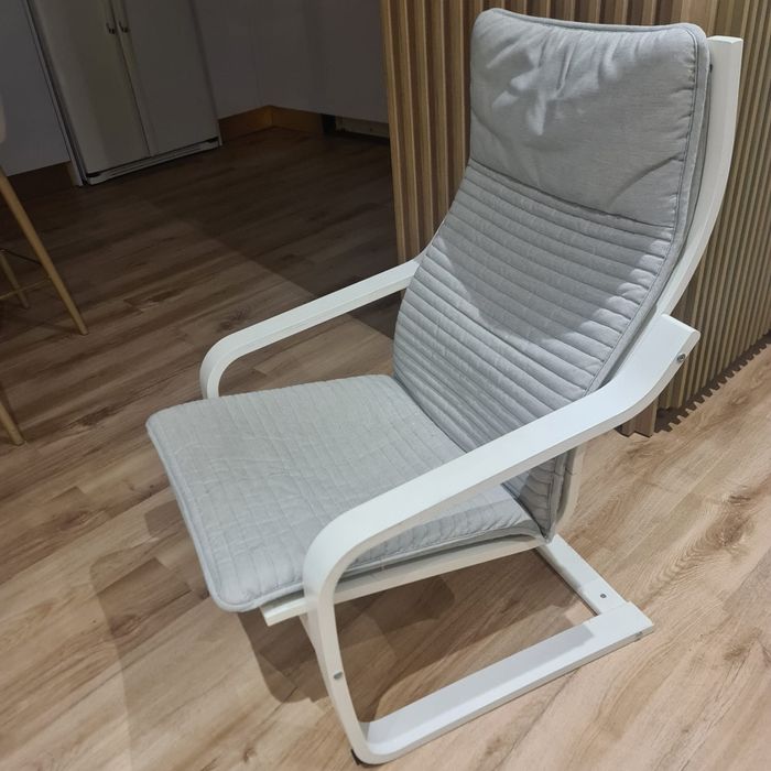 Poltrona com almofada.