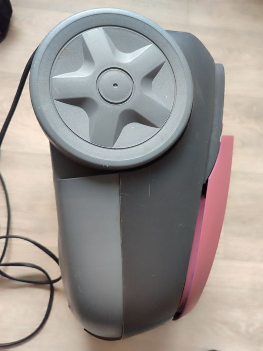 Пилосос Philips, Samsung 1600 w