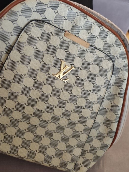 Bardzo elegancki plecak LV