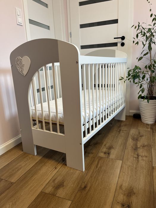 Łóżeczko 120x60 klupś Nel serce z materacem hevea piankowym