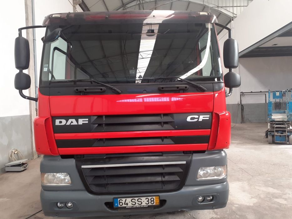 Camiao porta máquinas 26 ton