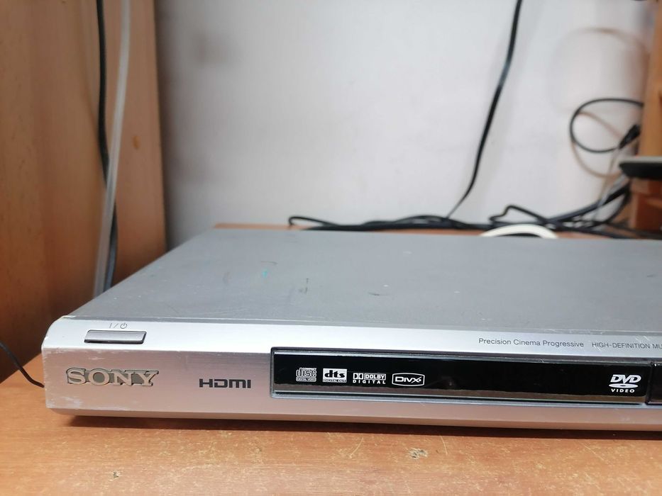 Odtwarzacz CD/DVD Sony DVP-NS76H pilot HDMI