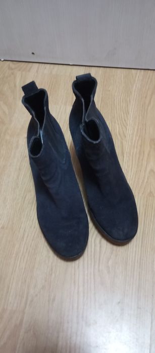 Botki na słupku Tommy Hilfiger 37 skóra zamszowa