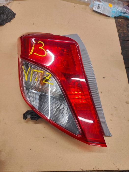 lampa lewa lewy tył tylna toyota yaris iii vitz 2013