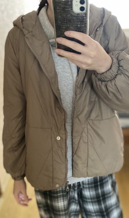 Курточка легенька на осінь