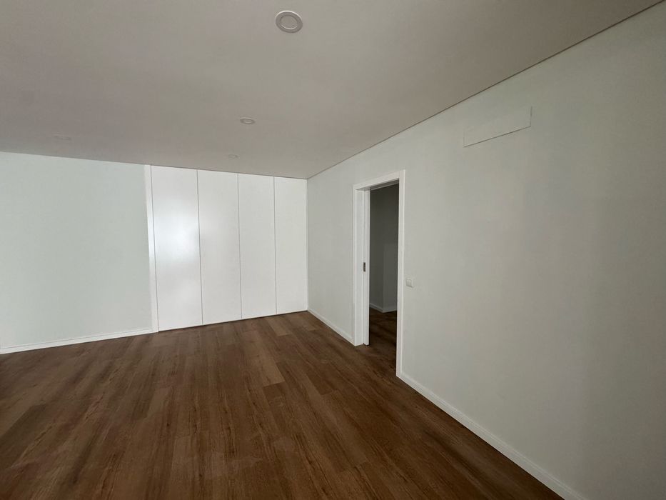 Construção | Remodelações Interiores | Pinturas, Pavimentos e Pladur | Obras Industriais