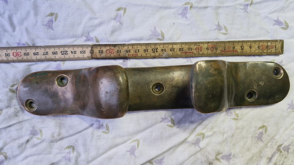 Zabytkowa półkluza mosiężna