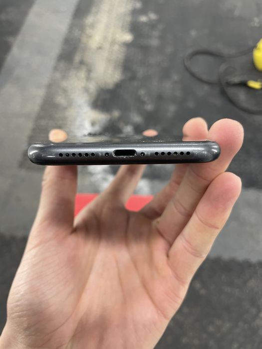 айфон 11 на запчастини