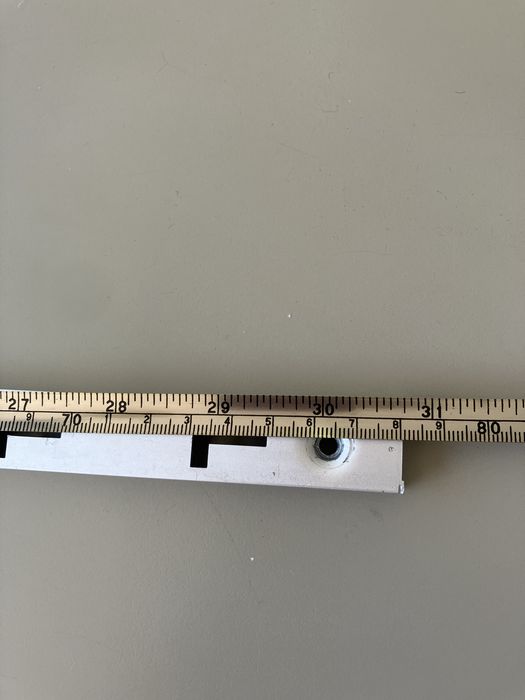 Prateleiras de fixar à parede.