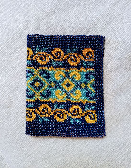Обкладинка на паспорт, вишита бісером