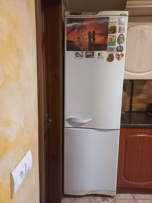 Продається холодильник Атлант двох компресорний